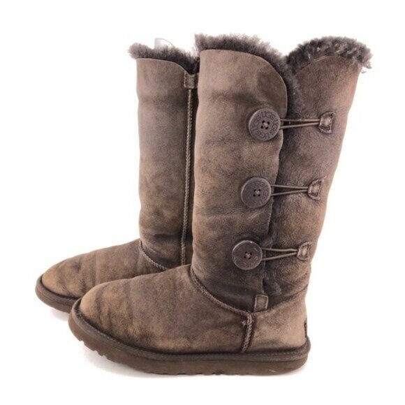 UGG Australia Bailey Button Triplet Sheepskin Winter Boots 8 - Picture 2 of 13